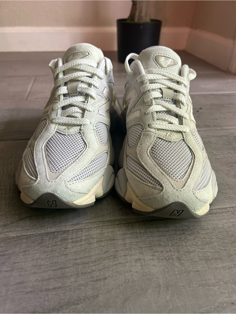 New Balance Men's Sneakers in Light Gray and Cream